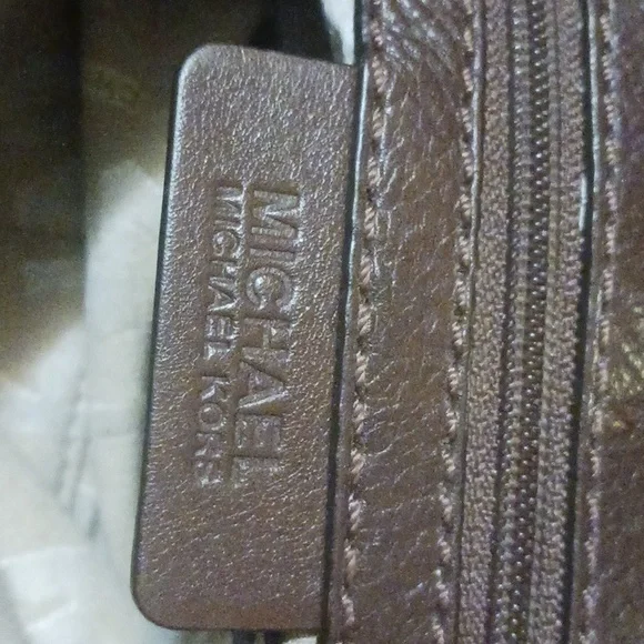 MK Purse - Picture 3 of 5